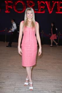 Katrina Bowden feet photo thumbnail