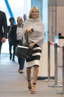 Heidi Klum feet photo thumbnail