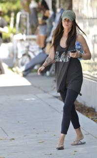 Megan Fox feet photo thumbnail