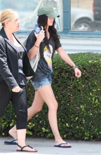 Megan Fox feet photo thumbnail