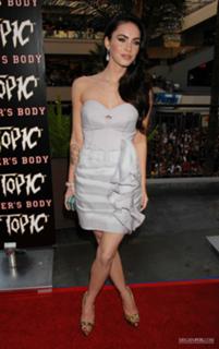 Megan Fox feet photo thumbnail