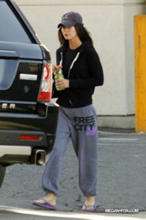 Megan Fox feet photo thumbnail