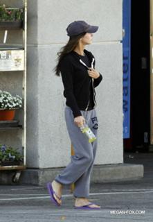 Megan Fox feet photo thumbnail