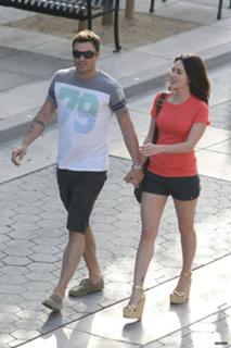 Megan Fox feet photo thumbnail