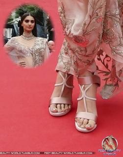 Sonam Kapoor feet photo thumbnail