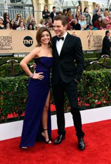 Sarah Hyland feet photo thumbnail