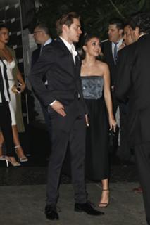Sarah Hyland feet photo thumbnail
