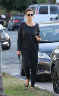 Jessica Alba feet photo thumbnail