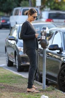 Jessica Alba feet photo thumbnail