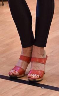 Julianne Hough feet photo thumbnail
