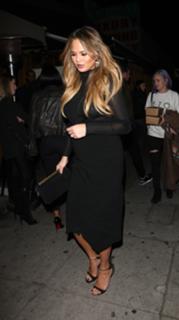Chrissy Teigen feet photo thumbnail