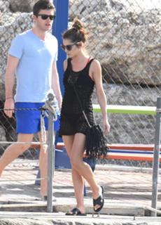 Cheryl feet photo thumbnail