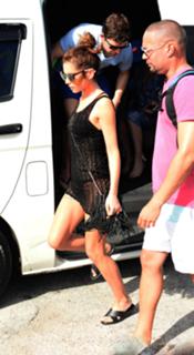 Cheryl feet photo thumbnail