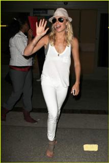LeAnn Rimes feet photo thumbnail