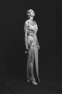 Brie Larson feet photo thumbnail