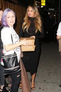 Chrissy Teigen feet photo thumbnail