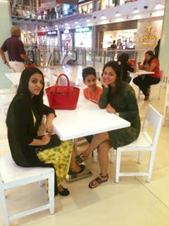 Hina Khan feet photo thumbnail