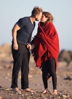 Jamie-Lynn Sigler feet photo thumbnail