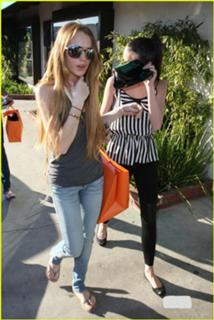 Lindsay Lohan feet photo thumbnail