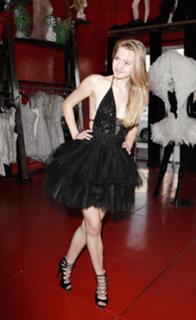 Karolina Pisarek feet photo thumbnail