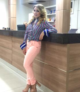 Carla Diaz feet photo thumbnail
