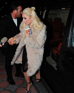 Hadise feet photo thumbnail
