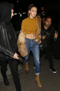 Gigi Hadid feet photo thumbnail