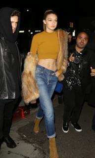 Gigi Hadid feet photo thumbnail
