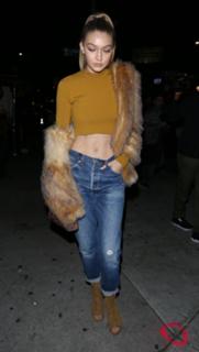 Gigi Hadid feet photo thumbnail