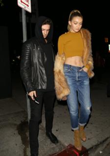 Gigi Hadid feet photo thumbnail