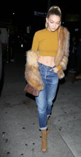 Gigi Hadid feet photo thumbnail