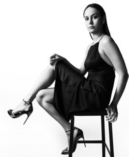 Brie Larson feet photo thumbnail