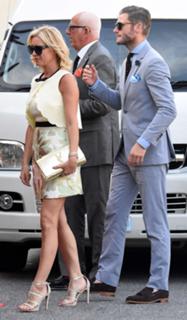 Denise Van Outen feet photo thumbnail