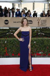 Sarah Hyland feet photo thumbnail