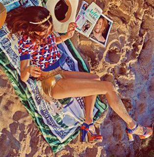 Selena Gomez feet photo thumbnail