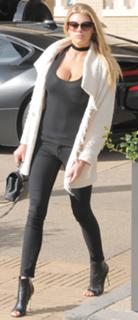 Charlotte McKinney feet photo thumbnail