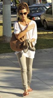 Kate Beckinsale feet photo thumbnail