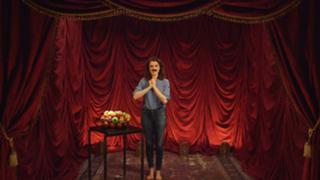 Rachel Weisz feet photo thumbnail