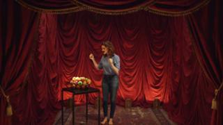 Rachel Weisz feet photo thumbnail