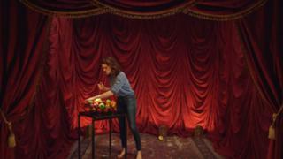 Rachel Weisz feet photo thumbnail