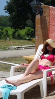 Leighton Meester feet photo thumbnail