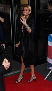 Alesha Dixon feet photo thumbnail