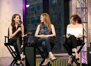 Leslie Mann feet photo thumbnail