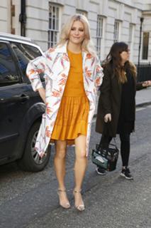 Pixie Lott feet photo thumbnail