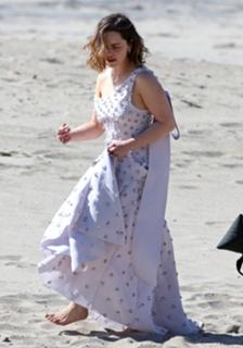 Emilia Clarke feet photo thumbnail