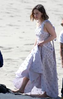 Emilia Clarke feet photo thumbnail
