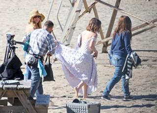 Emilia Clarke feet photo thumbnail