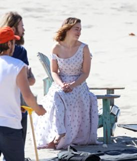 Emilia Clarke feet photo thumbnail