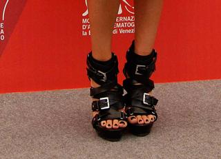 Jessica Alba feet photo thumbnail