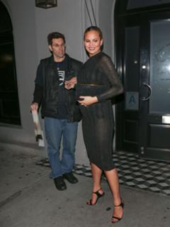 Chrissy Teigen feet photo thumbnail